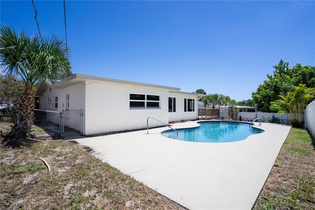 For Sale: $625,000 (4 beds, 2 baths, 1563 Square Feet)