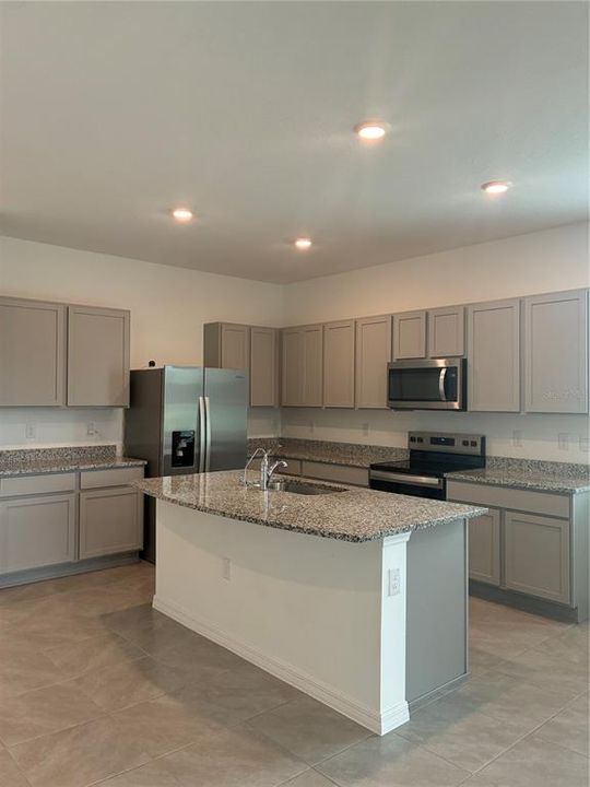 For Rent: $2,300 (3 beds, 2 baths, 1758 Square Feet)