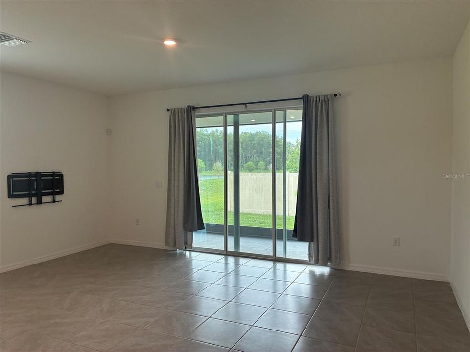 For Rent: $2,300 (3 beds, 2 baths, 1758 Square Feet)