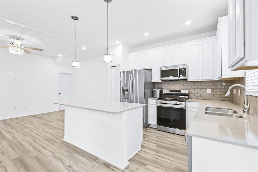 В аренду: $2,450 (3 спален, 2 ванн, 1702 Квадратных фут)