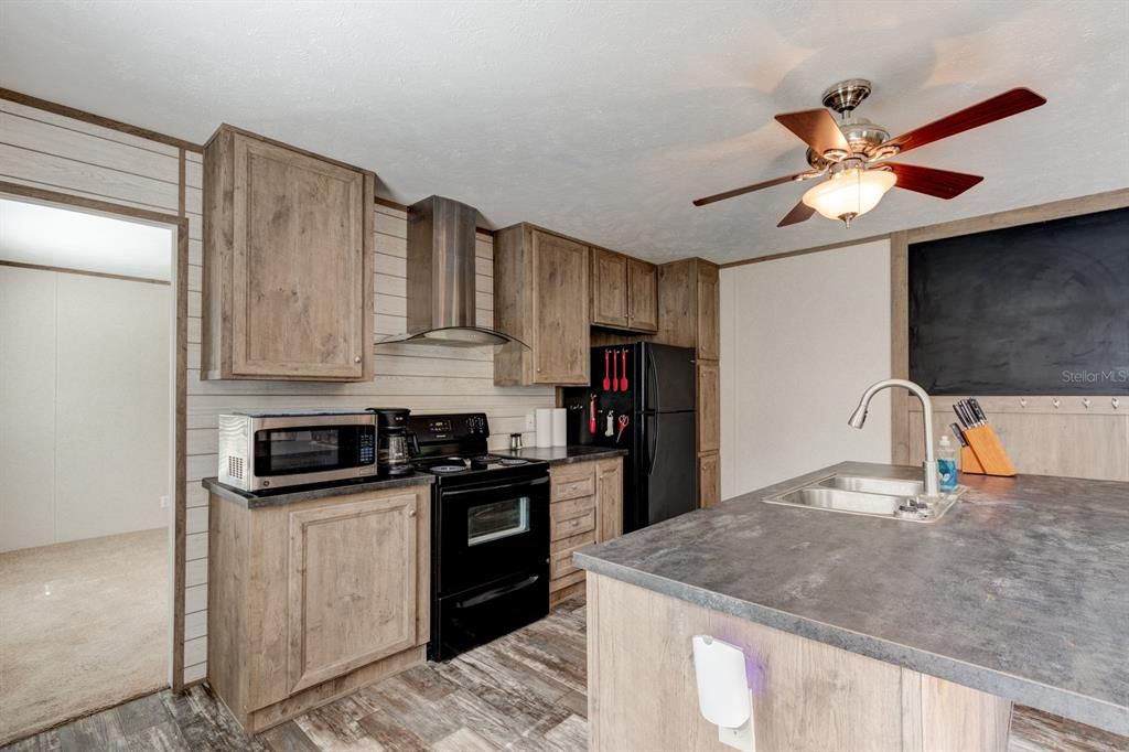 For Sale: $248,000 (3 beds, 2 baths, 1138 Square Feet)