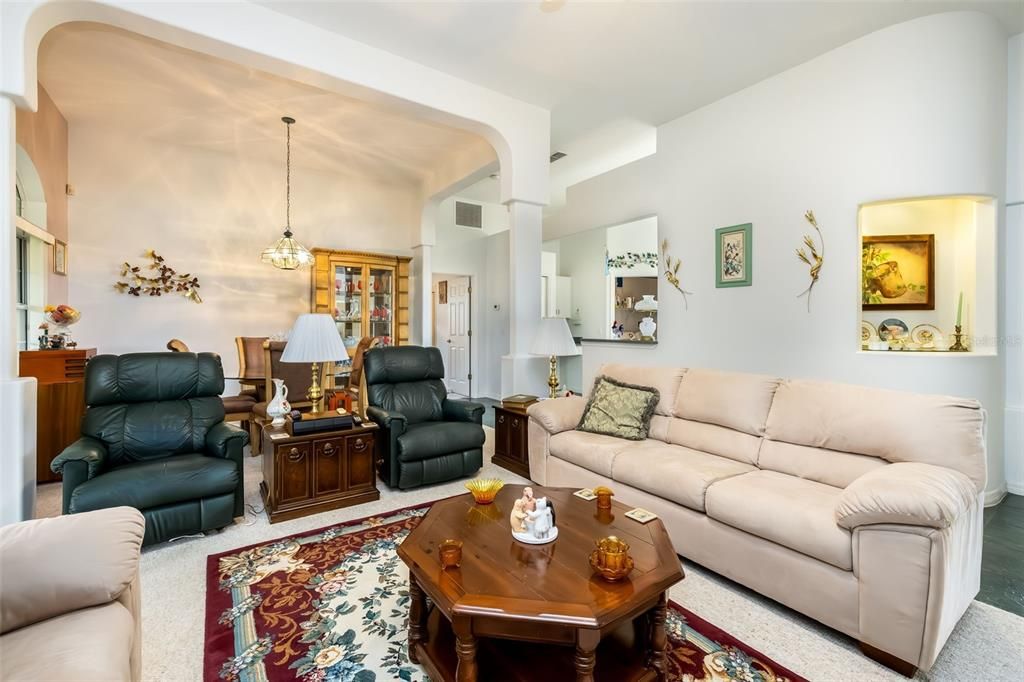For Sale: $325,000 (3 beds, 2 baths, 1724 Square Feet)