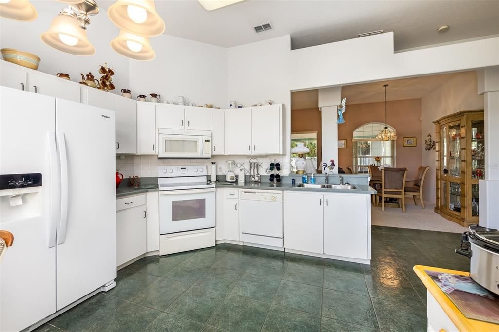 For Sale: $325,000 (3 beds, 2 baths, 1724 Square Feet)