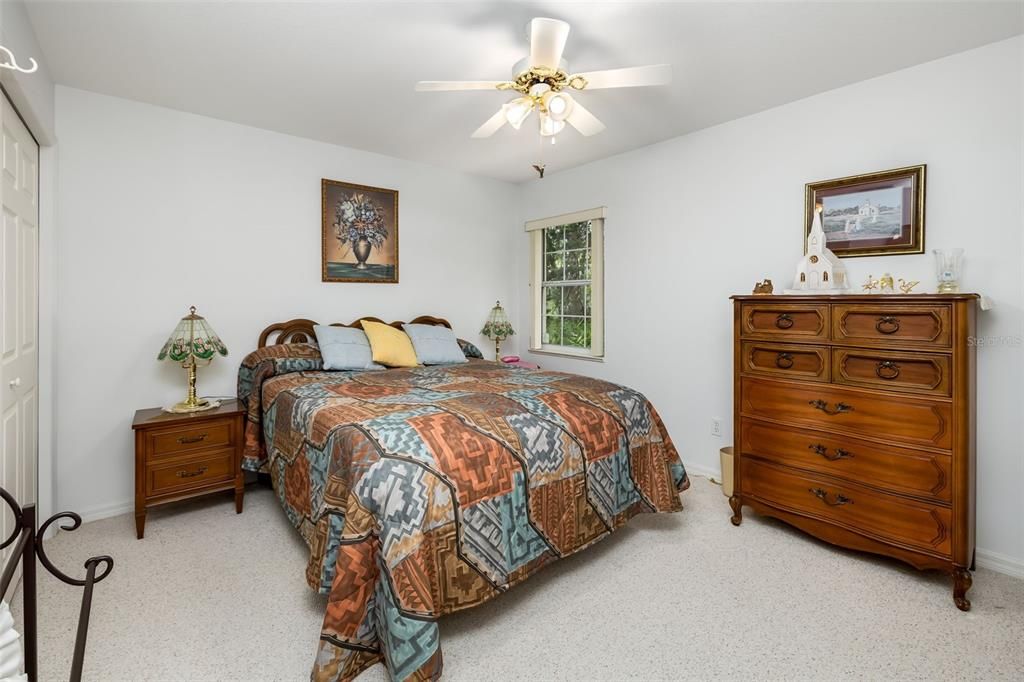 For Sale: $325,000 (3 beds, 2 baths, 1724 Square Feet)