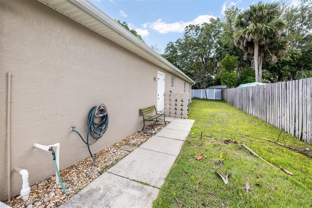 For Sale: $325,000 (3 beds, 2 baths, 1724 Square Feet)