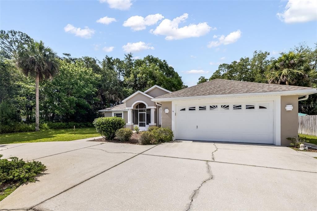 For Sale: $325,000 (3 beds, 2 baths, 1724 Square Feet)