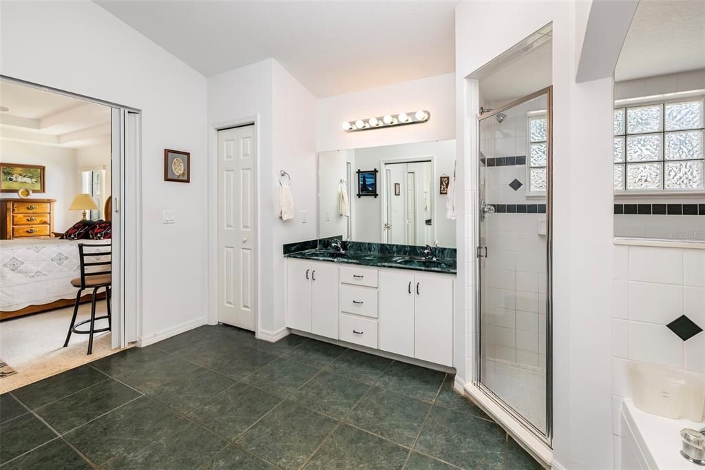 For Sale: $325,000 (3 beds, 2 baths, 1724 Square Feet)