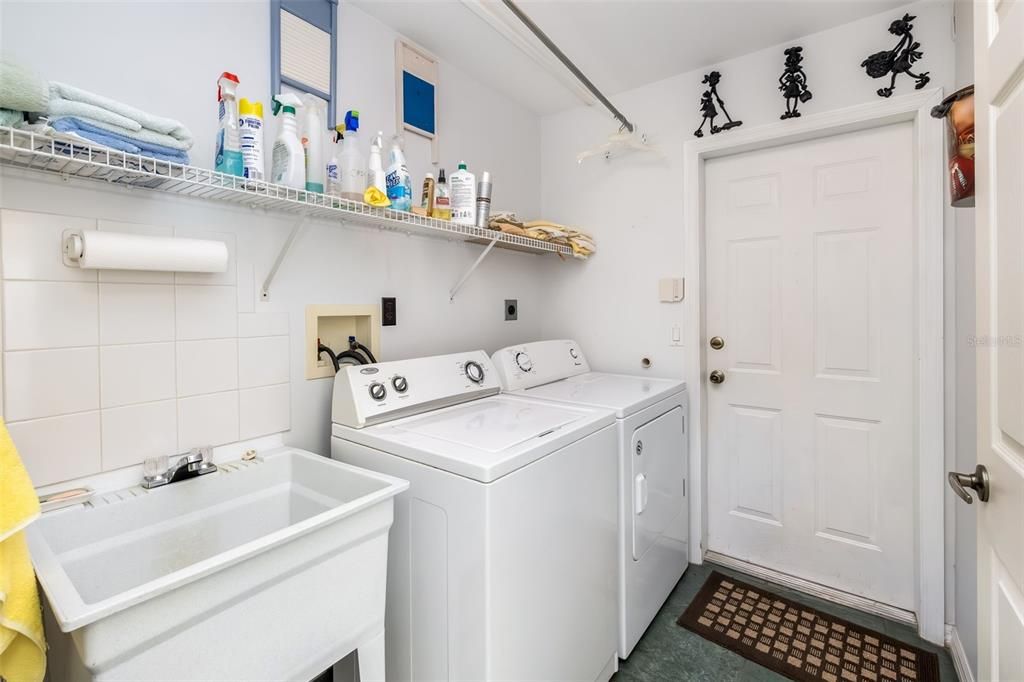For Sale: $325,000 (3 beds, 2 baths, 1724 Square Feet)