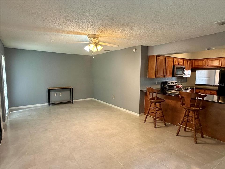 В аренду: $1,950 (3 спален, 2 ванн, 1332 Квадратных фут)