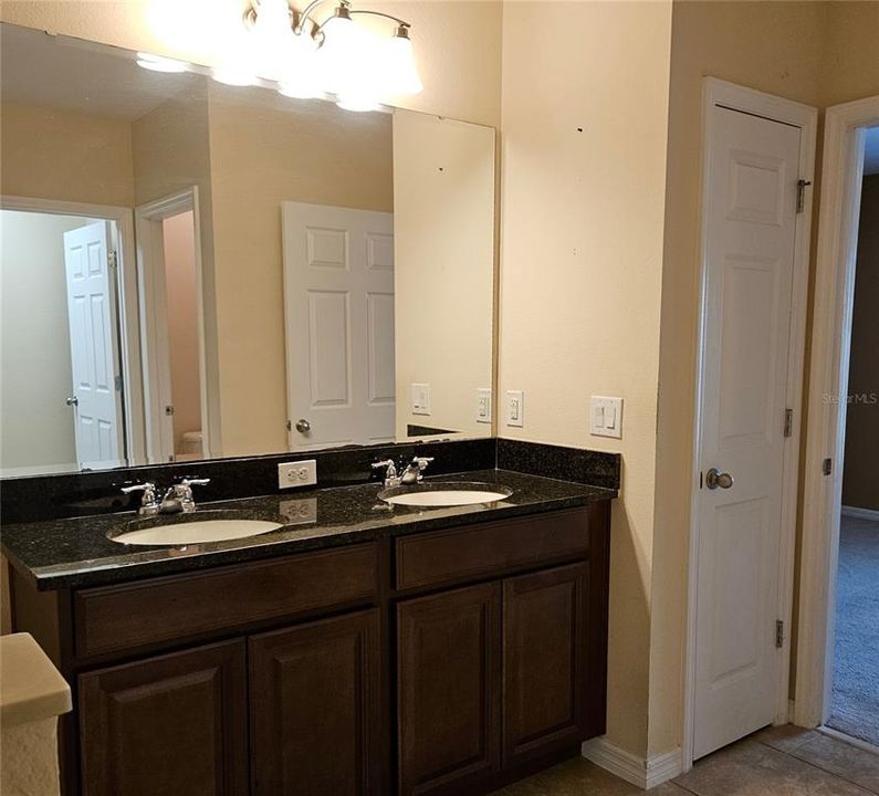 For Sale: $359,500 (4 beds, 2 baths, 1972 Square Feet)