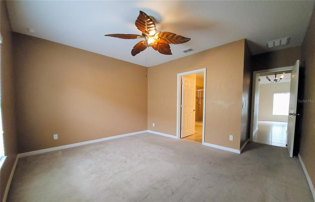 For Sale: $359,500 (4 beds, 2 baths, 1972 Square Feet)