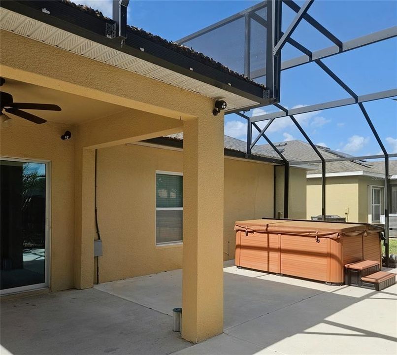 For Sale: $359,500 (4 beds, 2 baths, 1972 Square Feet)