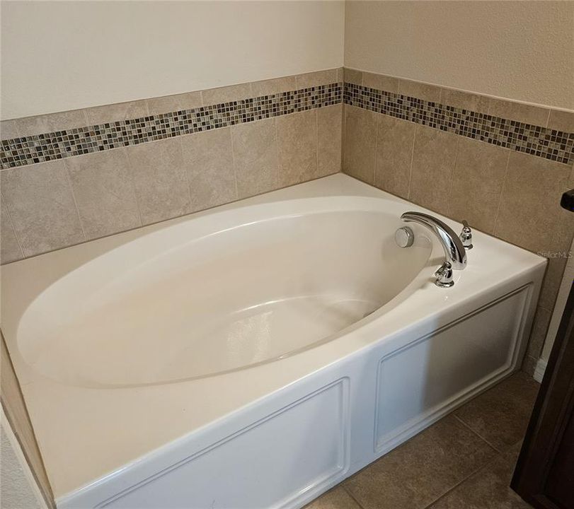 For Sale: $359,500 (4 beds, 2 baths, 1972 Square Feet)