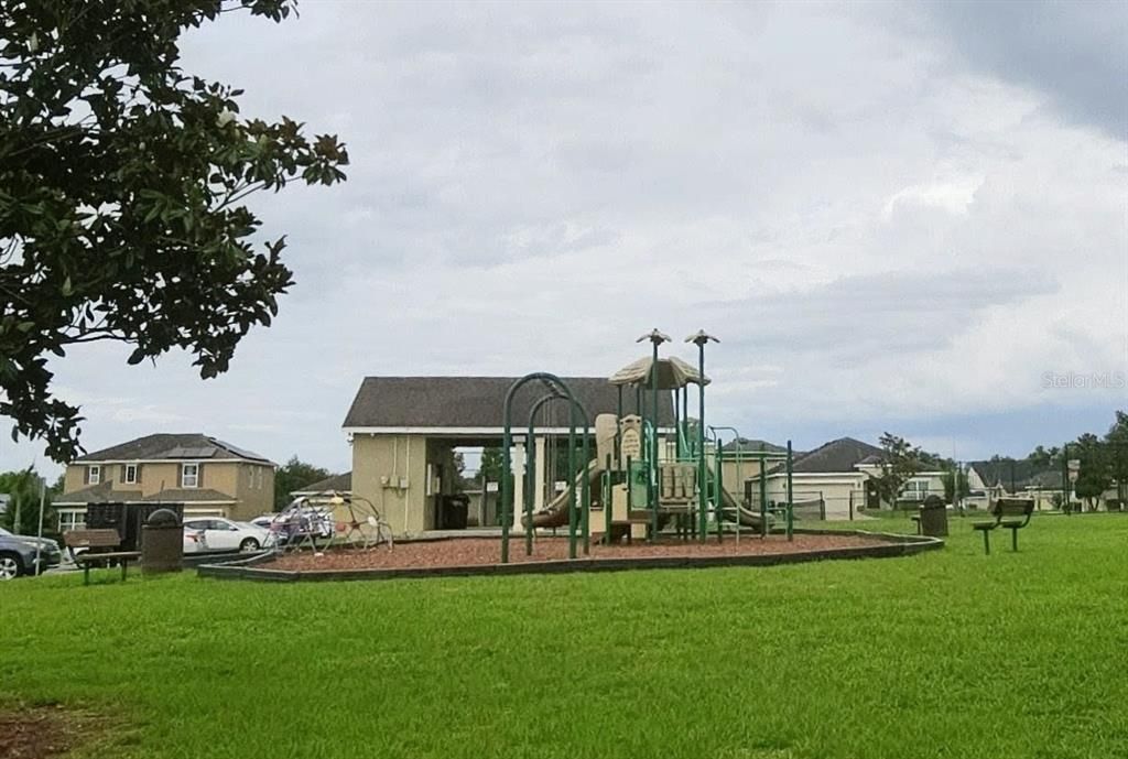 For Sale: $359,500 (4 beds, 2 baths, 1972 Square Feet)