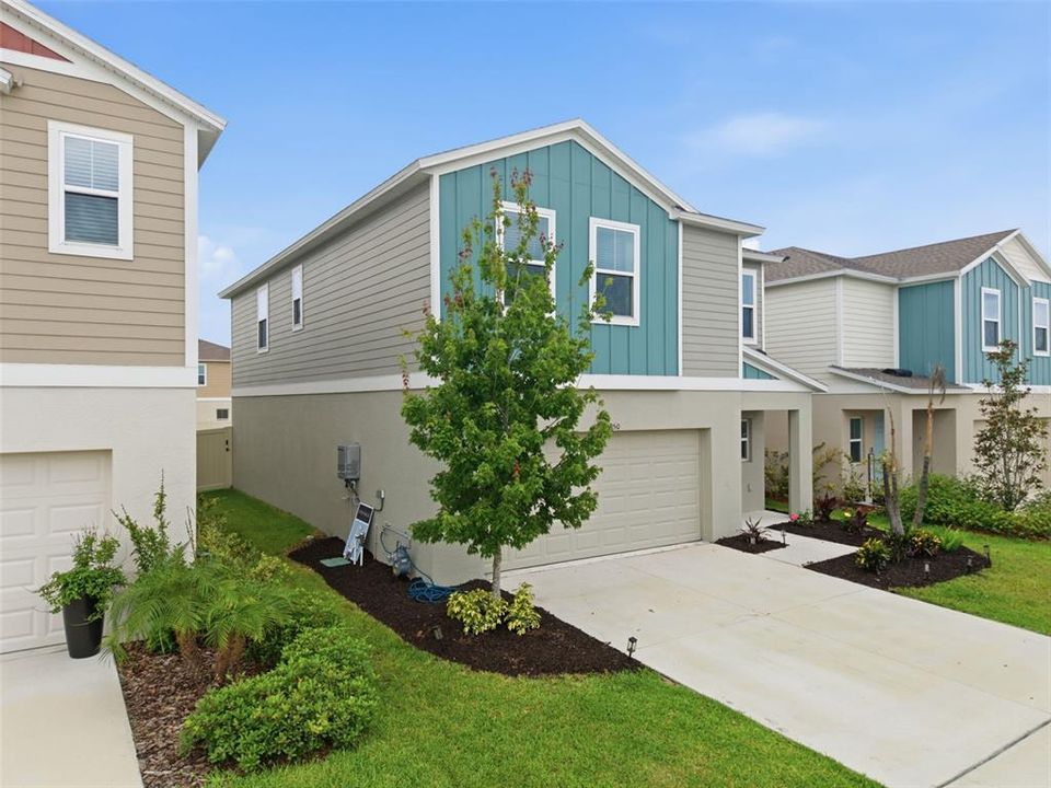 For Sale: $399,000 (4 beds, 2 baths, 2062 Square Feet)