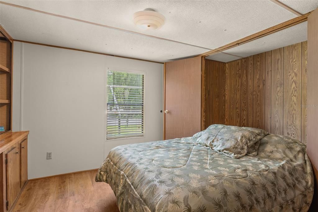 For Sale: $189,900 (3 beds, 2 baths, 1040 Square Feet)