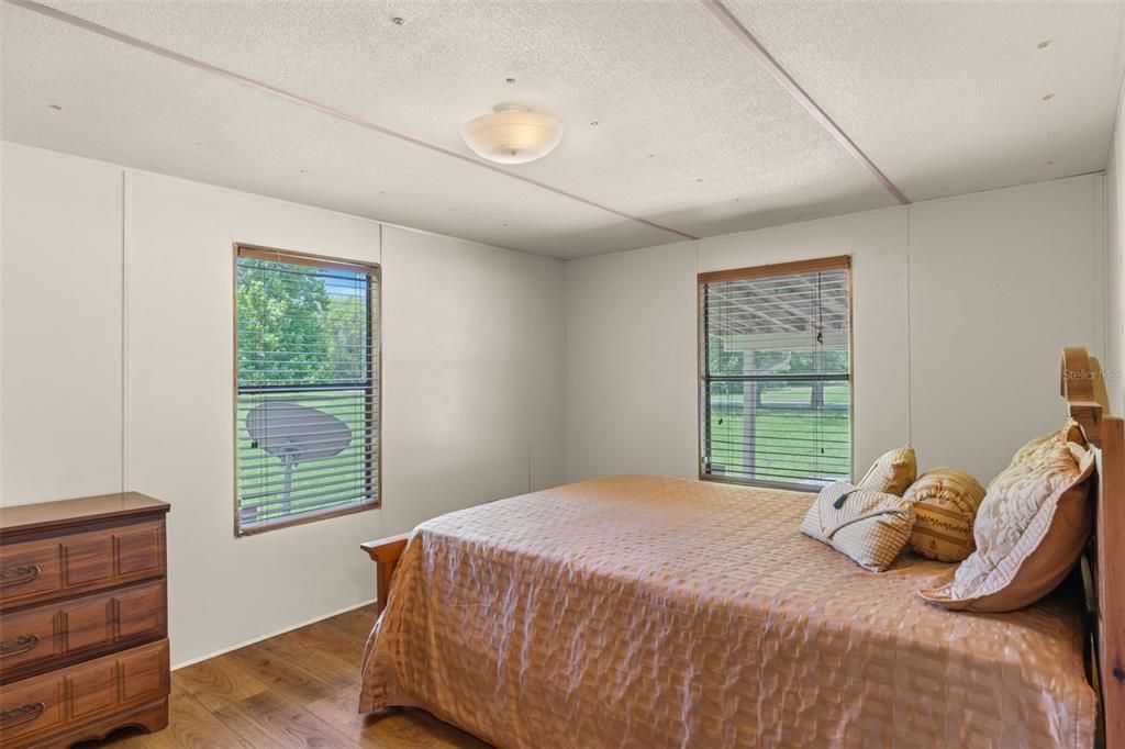 For Sale: $189,900 (3 beds, 2 baths, 1040 Square Feet)