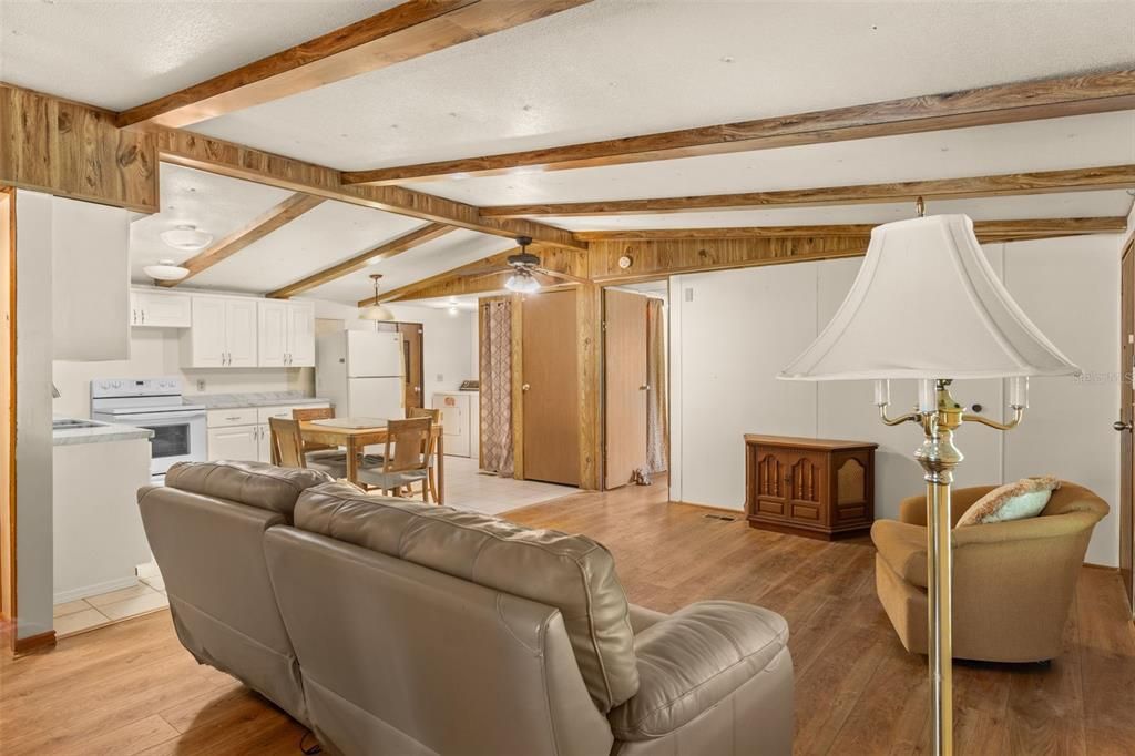 For Sale: $189,900 (3 beds, 2 baths, 1040 Square Feet)