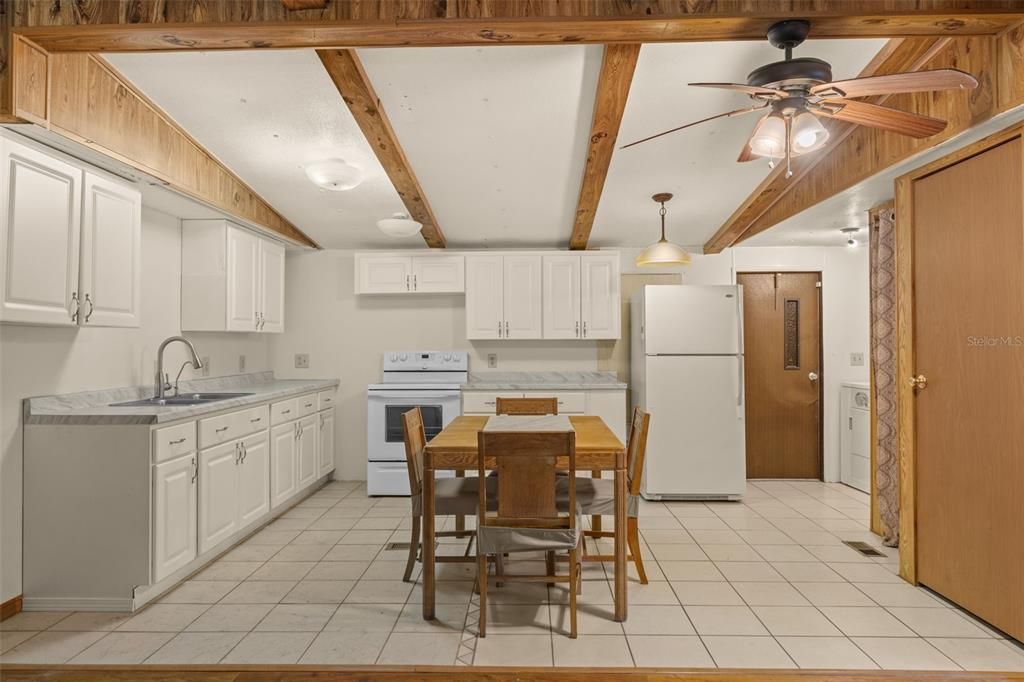 For Sale: $189,900 (3 beds, 2 baths, 1040 Square Feet)