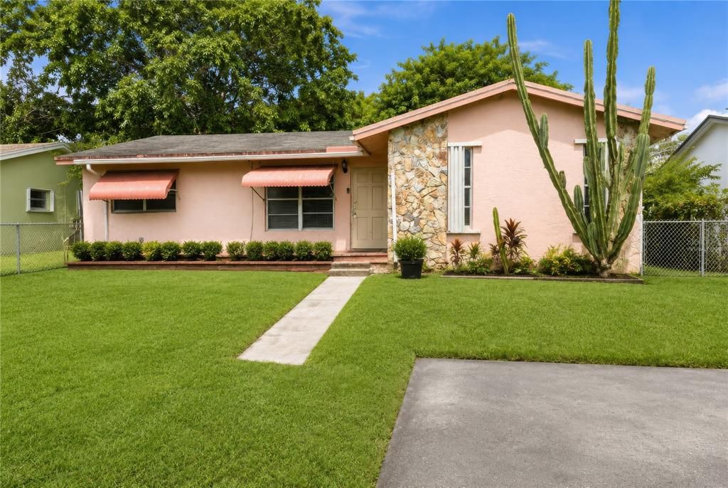 For Sale: $350,000 (3 beds, 2 baths, 1388 Square Feet)