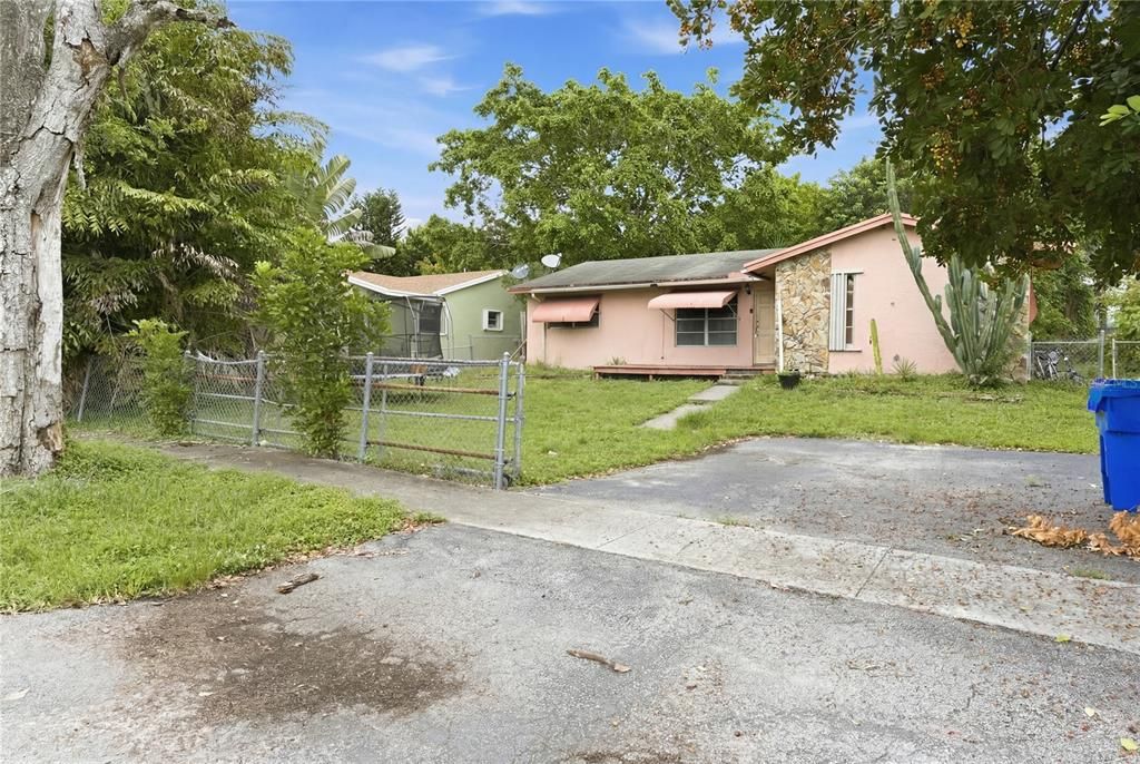 For Sale: $350,000 (3 beds, 2 baths, 1388 Square Feet)