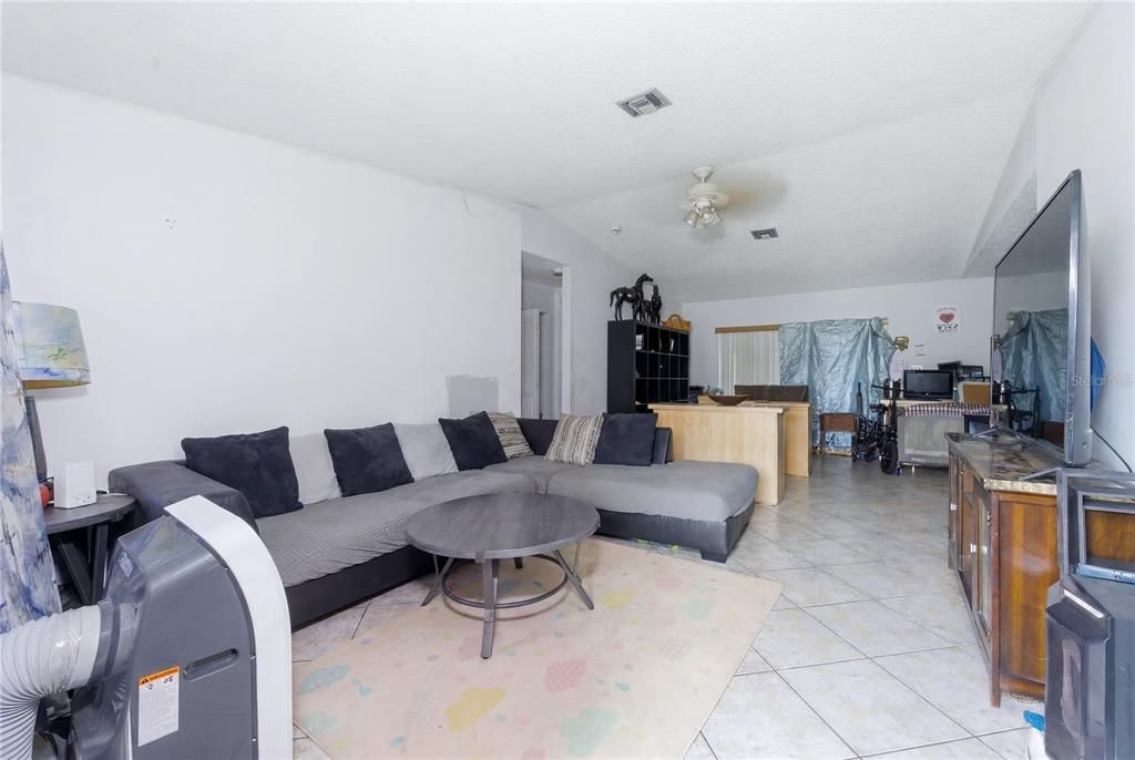 For Sale: $350,000 (3 beds, 2 baths, 1388 Square Feet)