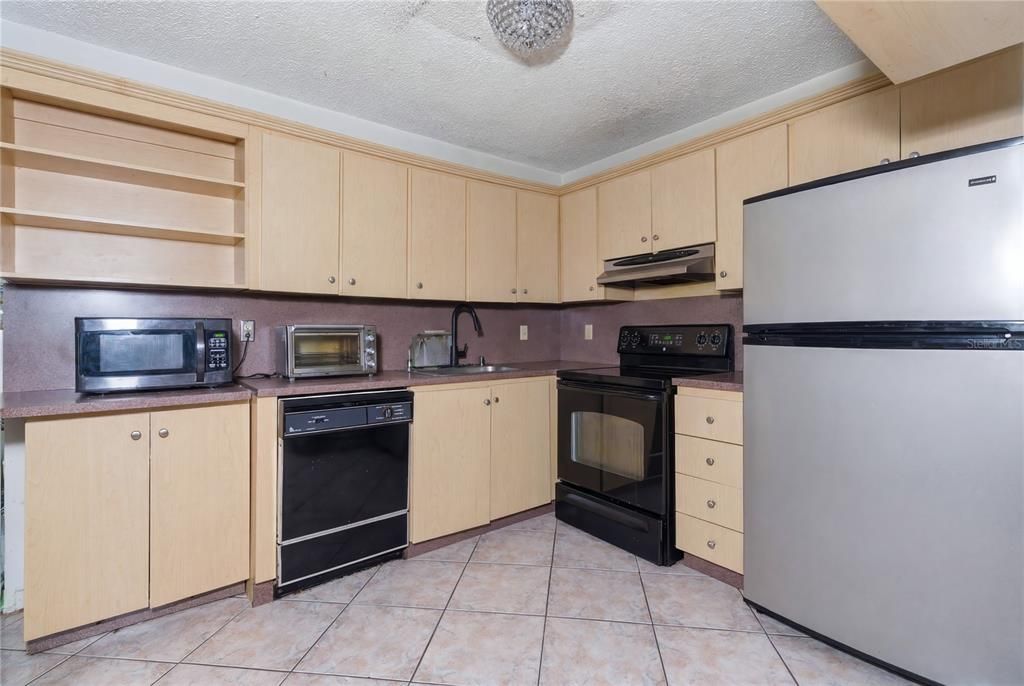 For Sale: $350,000 (3 beds, 2 baths, 1388 Square Feet)