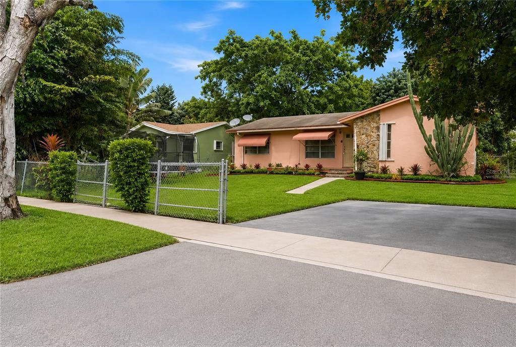 For Sale: $350,000 (3 beds, 2 baths, 1388 Square Feet)