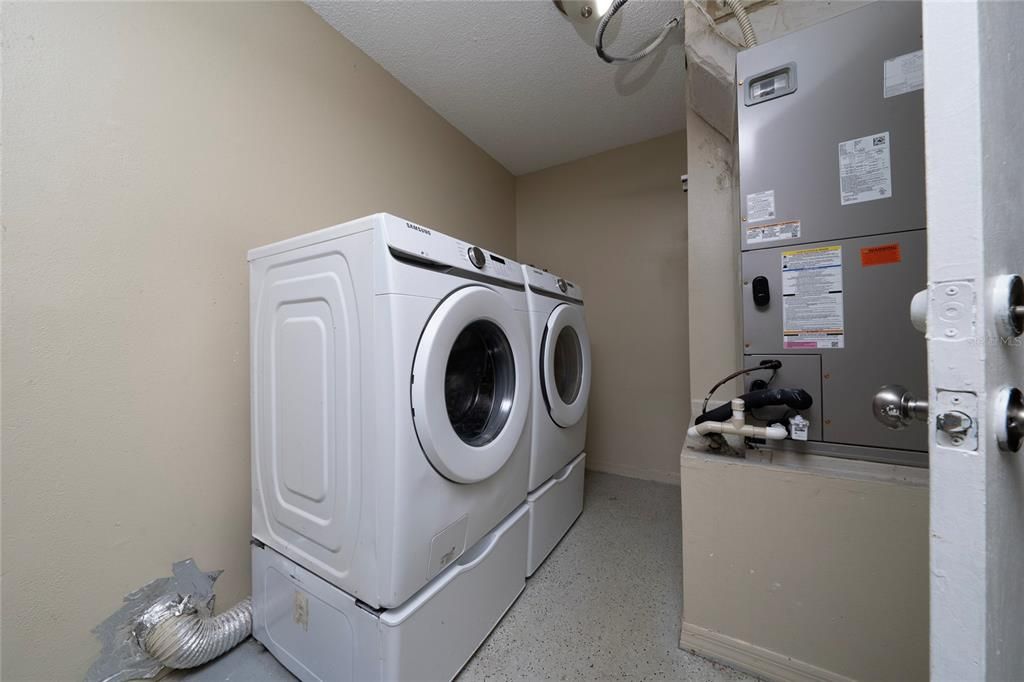 For Sale: $419,900 (3 beds, 2 baths, 1644 Square Feet)