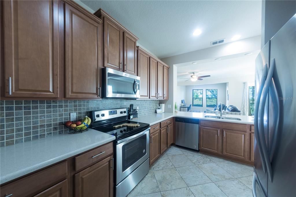 En Venta: $409,000 (3 camas, 2 baños, 1944 Pies cuadrados)
