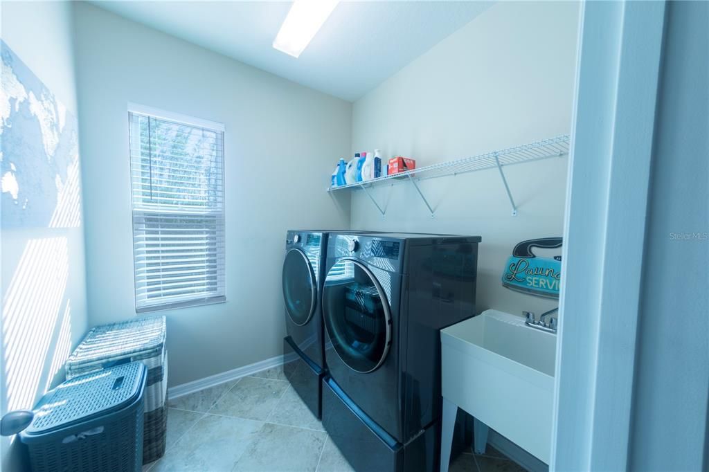 En Venta: $409,000 (3 camas, 2 baños, 1944 Pies cuadrados)