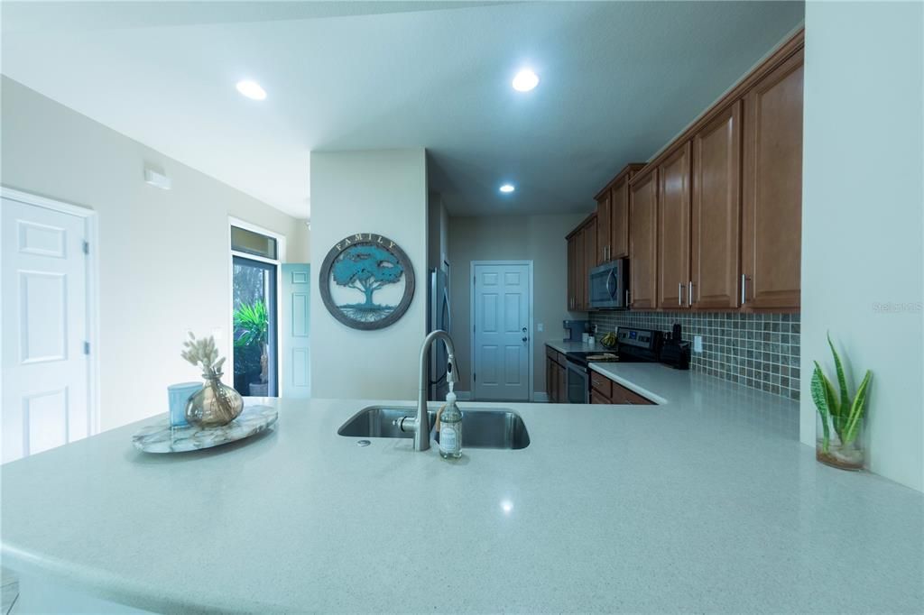 En Venta: $409,000 (3 camas, 2 baños, 1944 Pies cuadrados)