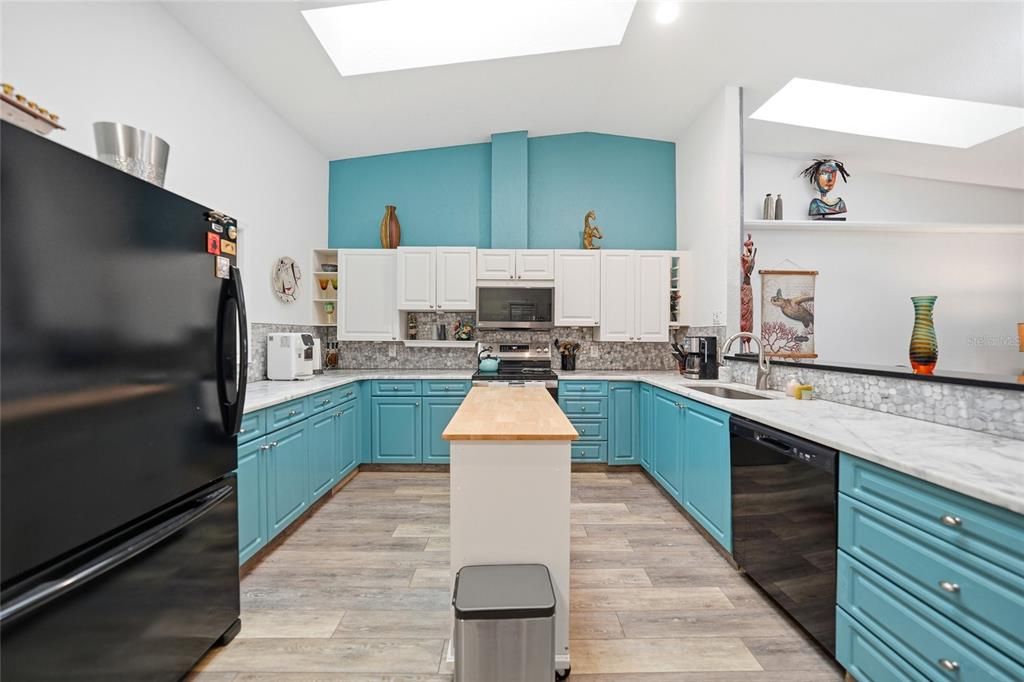 For Sale: $334,000 (3 beds, 2 baths, 2582 Square Feet)