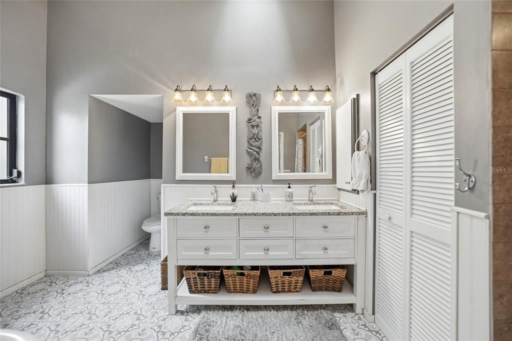 For Sale: $334,000 (3 beds, 2 baths, 2582 Square Feet)