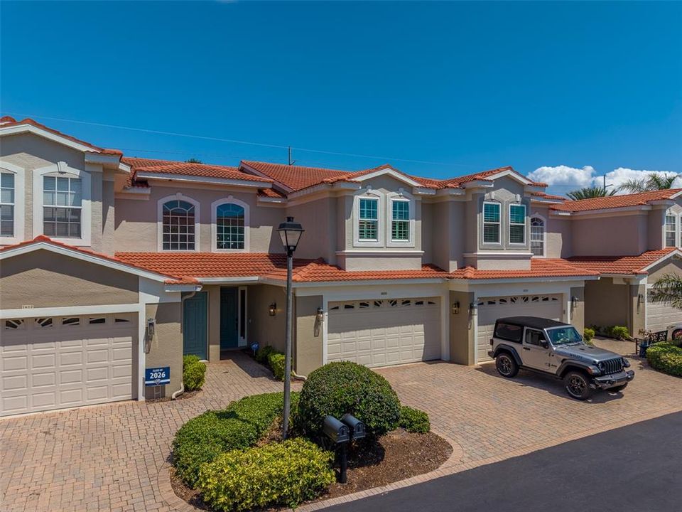 En Venta: $620,000 (3 camas, 3 baños, 2342 Pies cuadrados)