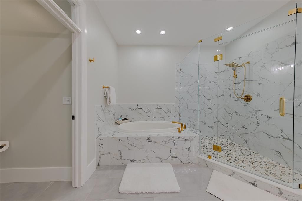 En Venta: $620,000 (3 camas, 3 baños, 2342 Pies cuadrados)