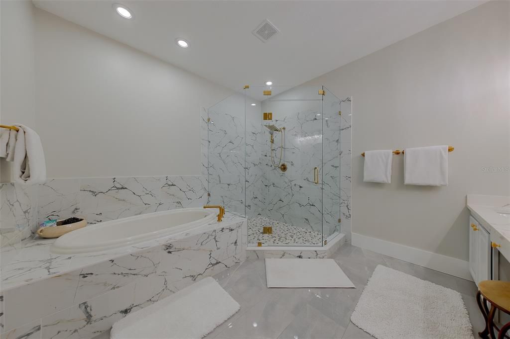 En Venta: $620,000 (3 camas, 3 baños, 2342 Pies cuadrados)