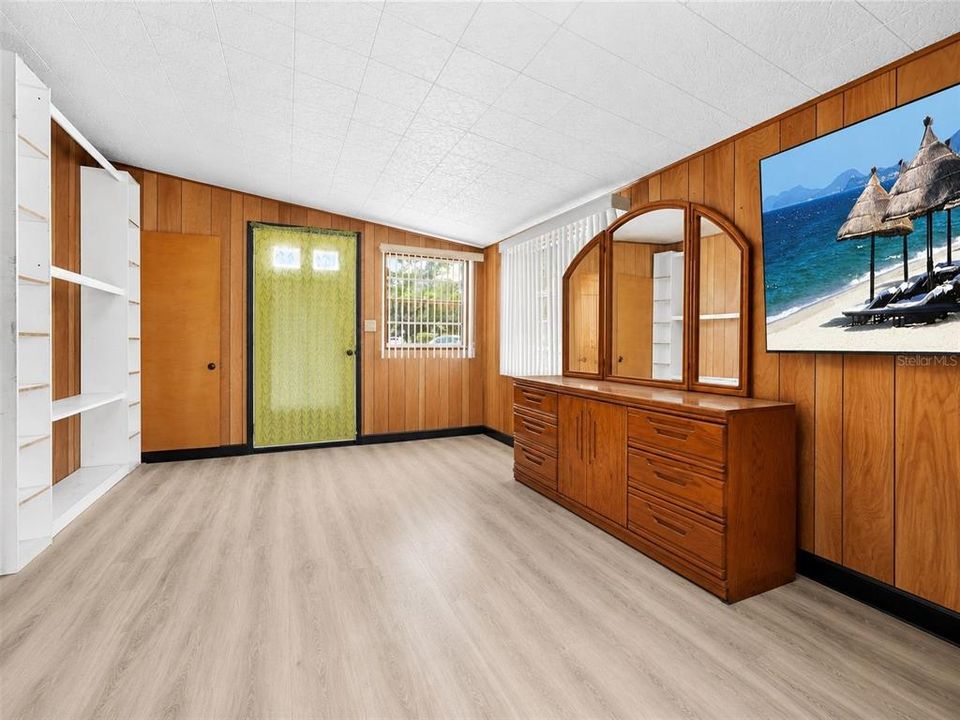 For Sale: $295,000 (2 beds, 1 baths, 1236 Square Feet)
