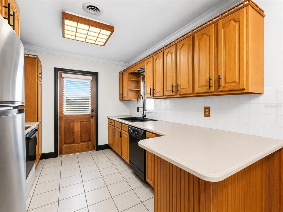 For Sale: $295,000 (2 beds, 1 baths, 1236 Square Feet)