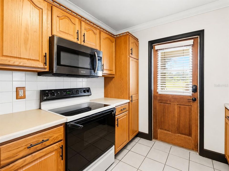 For Sale: $295,000 (2 beds, 1 baths, 1236 Square Feet)