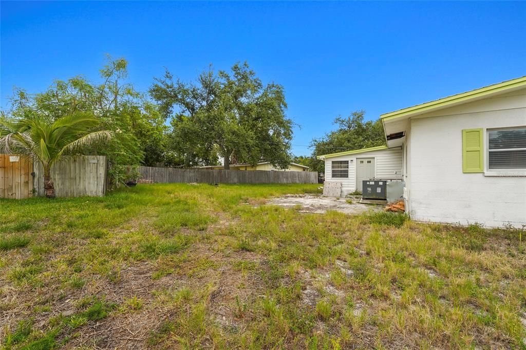 For Sale: $295,000 (2 beds, 1 baths, 1236 Square Feet)