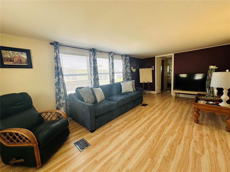 For Sale: $99,000 (2 beds, 2 baths, 1008 Square Feet)