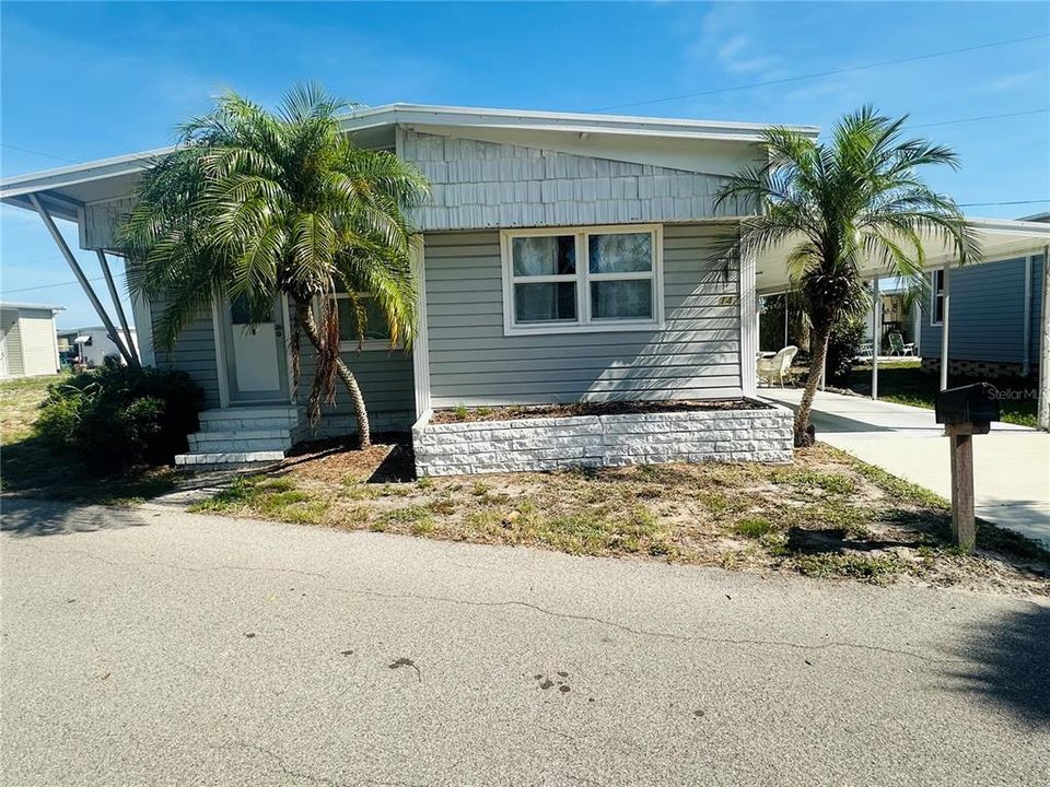 For Sale: $99,000 (2 beds, 2 baths, 1008 Square Feet)