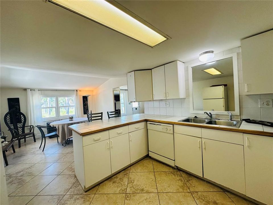 For Sale: $99,000 (2 beds, 2 baths, 1008 Square Feet)