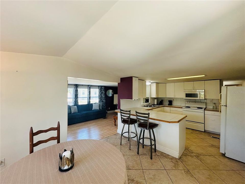 For Sale: $99,000 (2 beds, 2 baths, 1008 Square Feet)