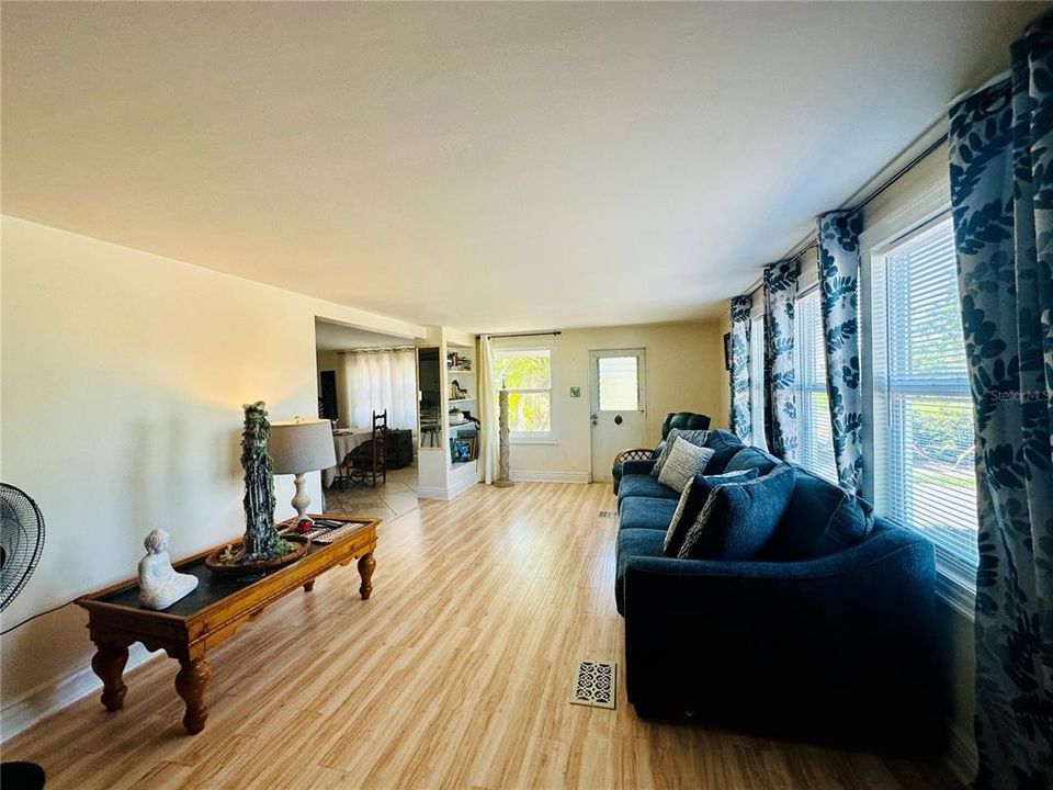 For Sale: $99,000 (2 beds, 2 baths, 1008 Square Feet)