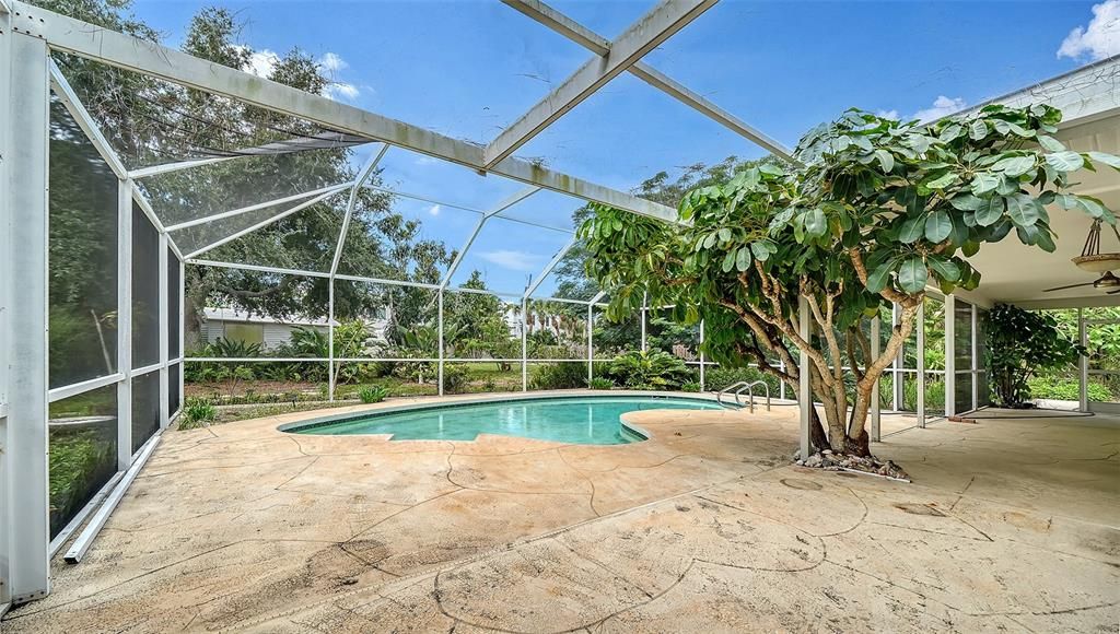 待售: $1,100,000 (0.42 acres)