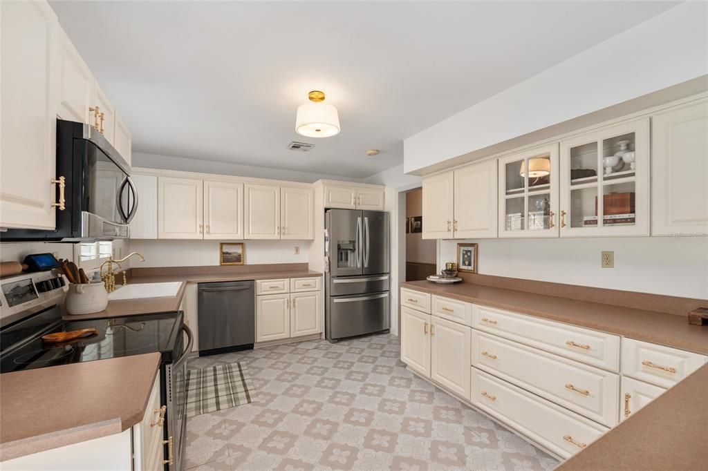 For Sale: $545,000 (3 beds, 3 baths, 2031 Square Feet)