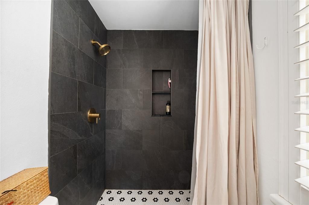 For Sale: $545,000 (3 beds, 3 baths, 2031 Square Feet)