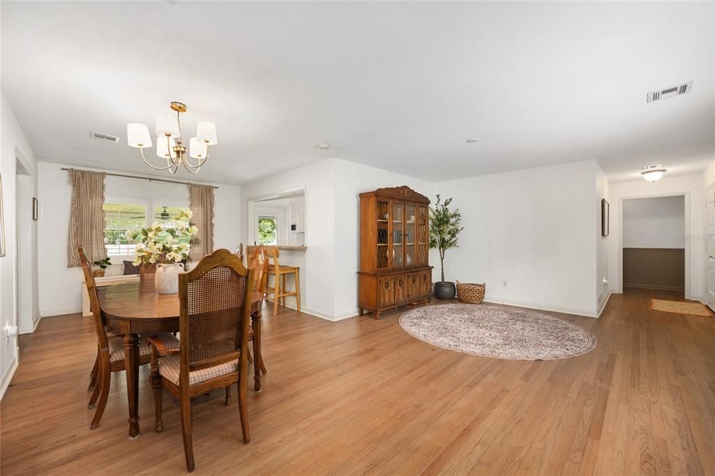 For Sale: $545,000 (3 beds, 3 baths, 2031 Square Feet)